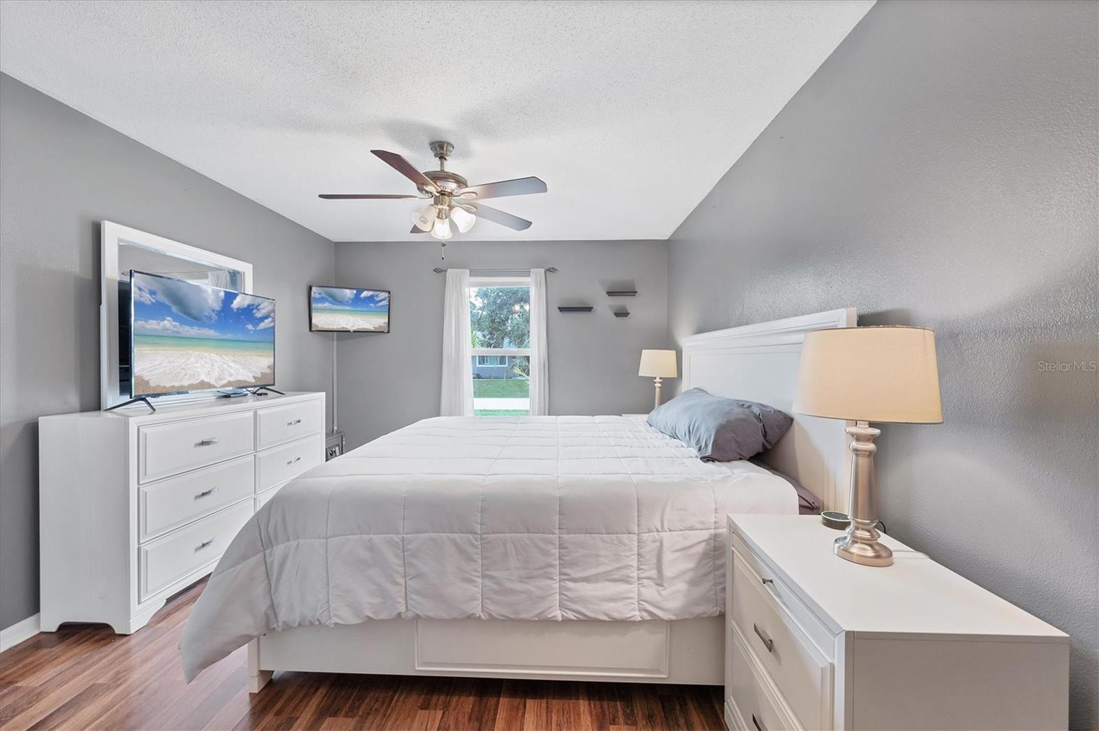 Image 21 of 42 For 825 Calvert Avenue Nw