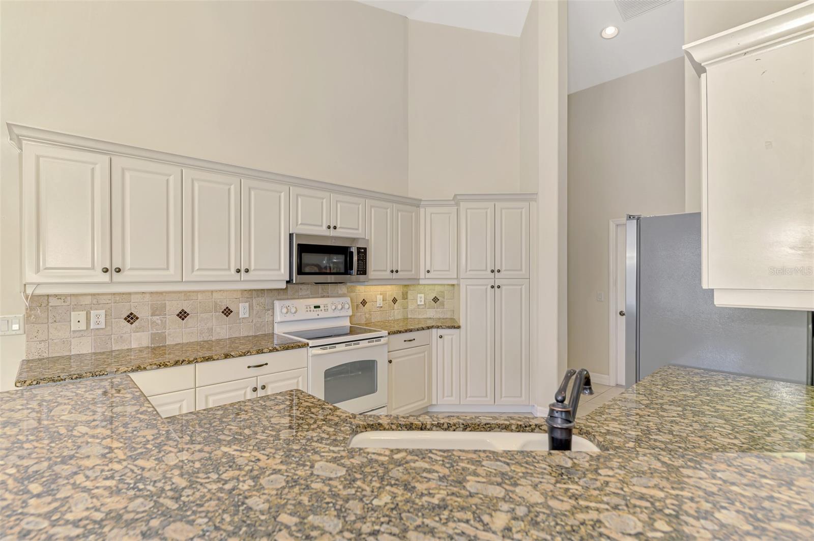 Image 14 of 55 For 104 La Palma Court