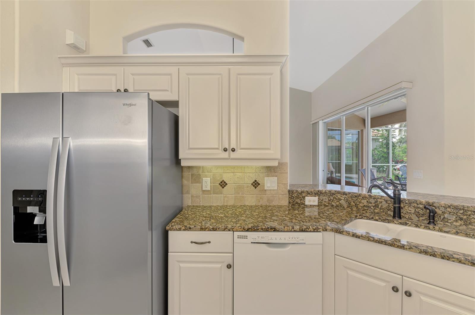 Image 17 of 55 For 104 La Palma Court