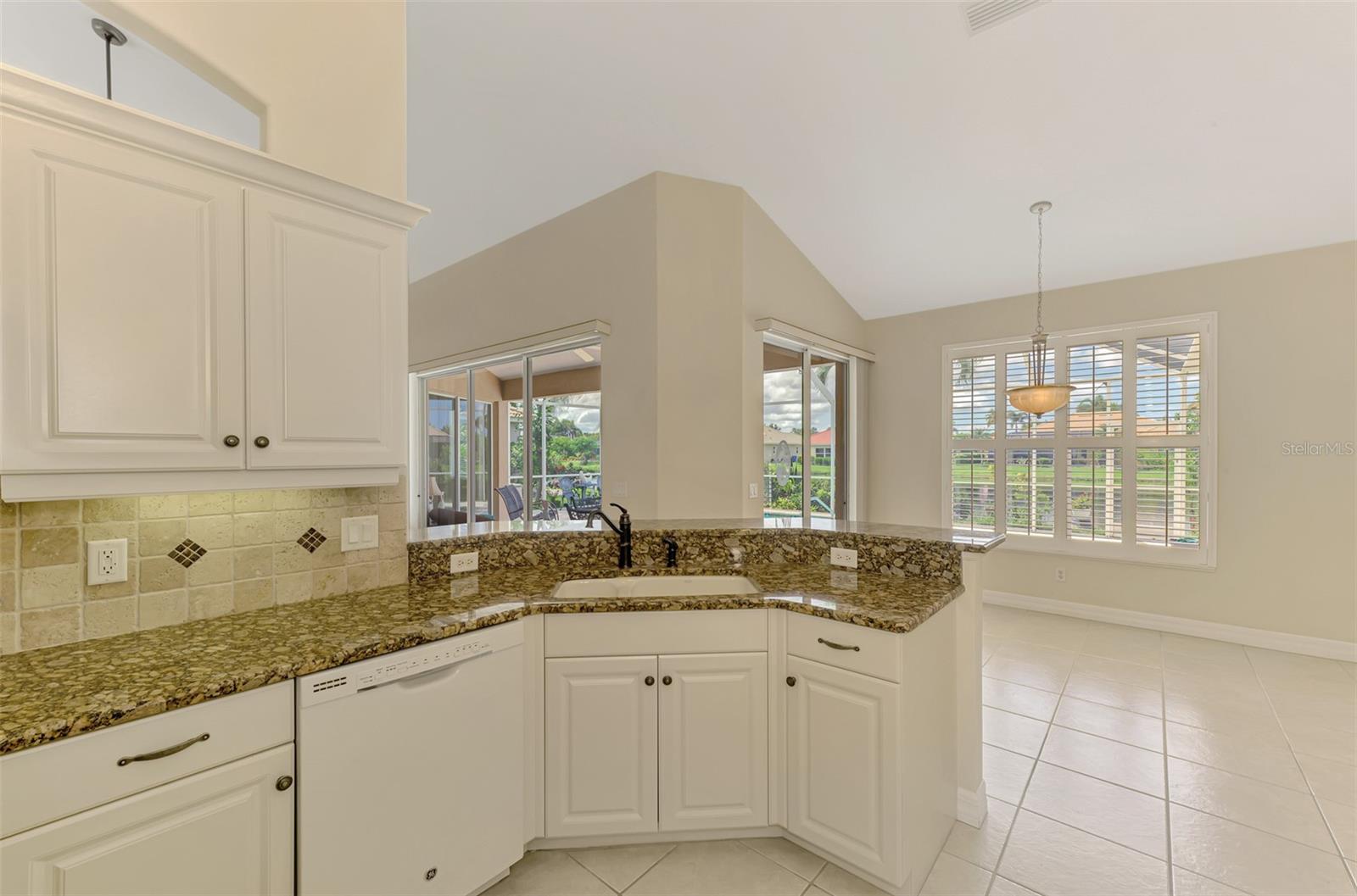 Image 19 of 55 For 104 La Palma Court