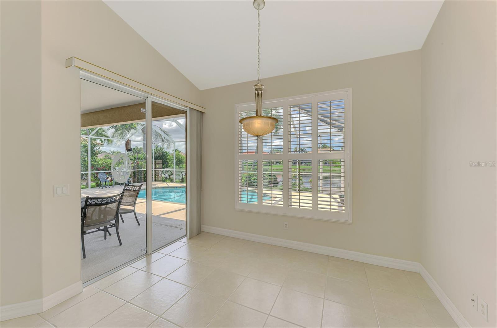 Image 21 of 55 For 104 La Palma Court