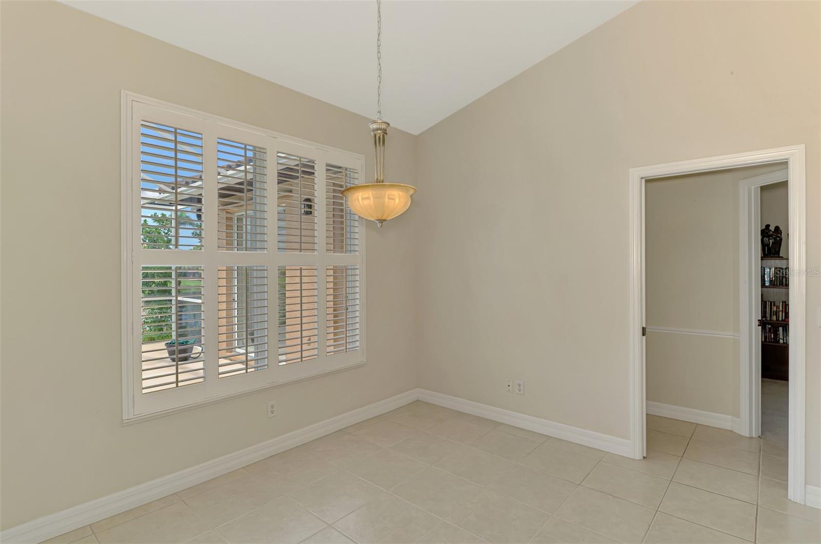 Image 22 of 55 For 104 La Palma Court