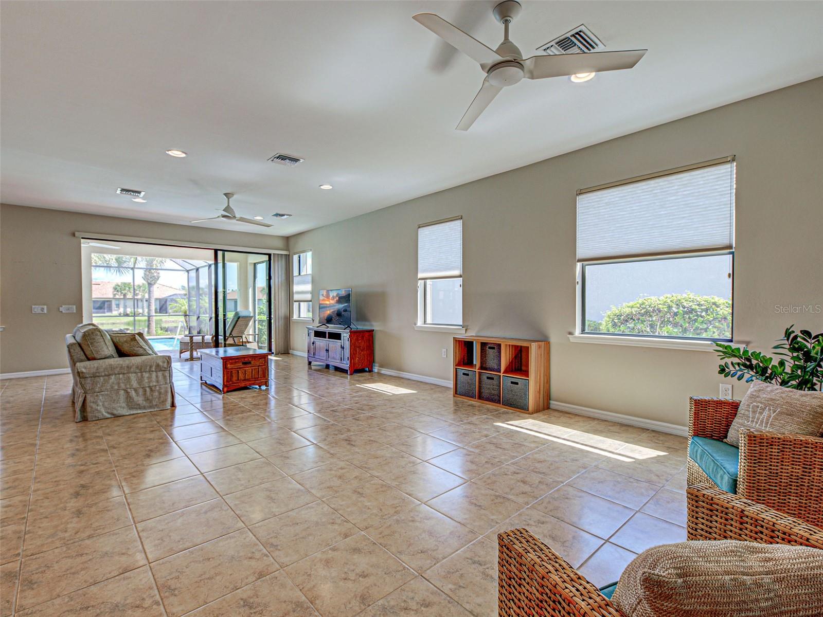 Image 16 of 100 For 13900 Miranese Street