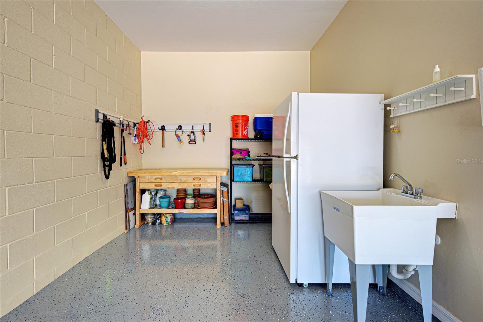 Image 46 of 100 For 13900 Miranese Street