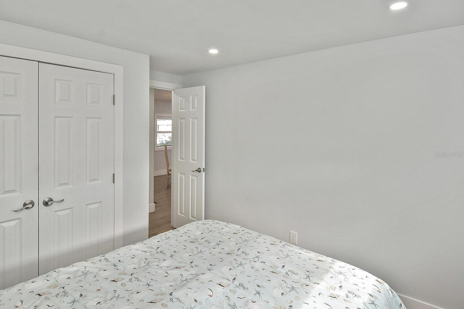 Image 34 of 73 For 6472 Keena Court
