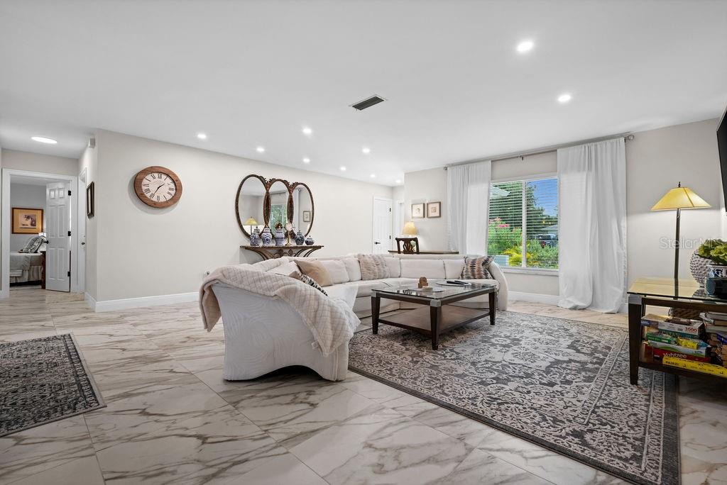 Image 10 of 36 For 1024 Horizon Road