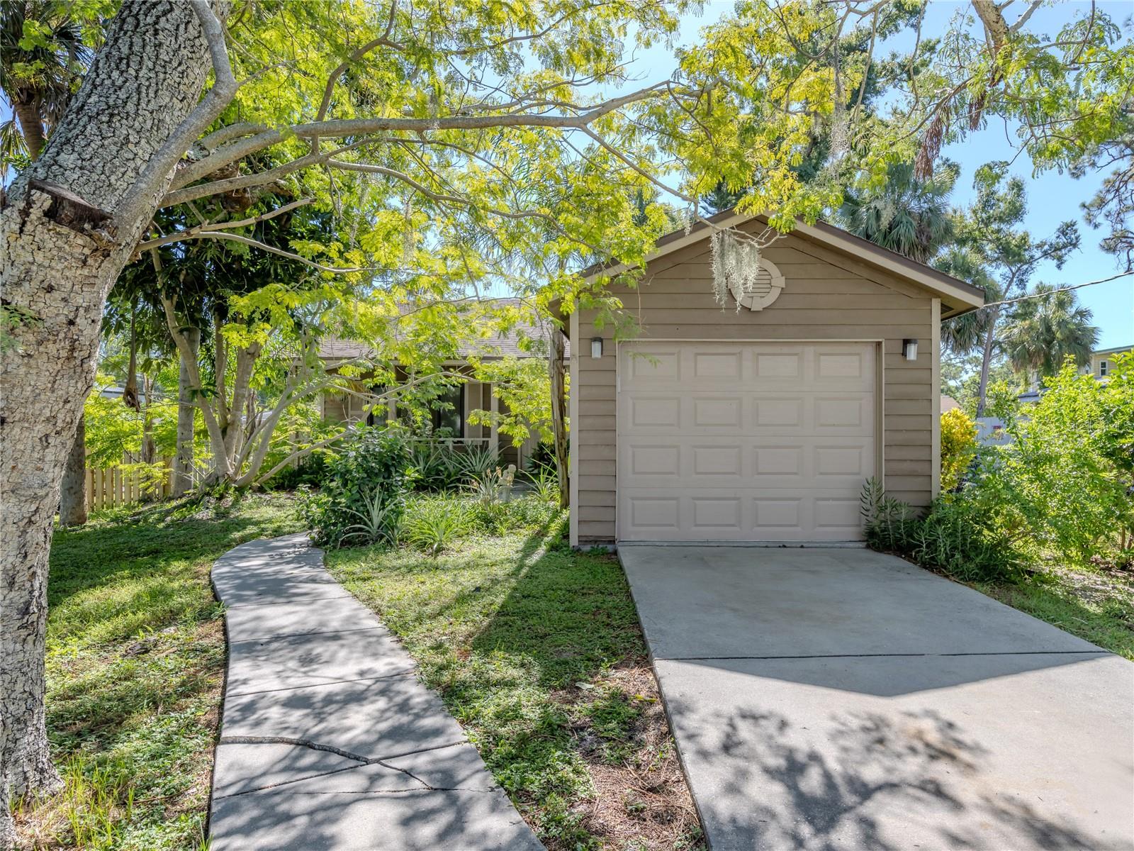 Details for 8711 Vamo Road, SARASOTA, FL 34231