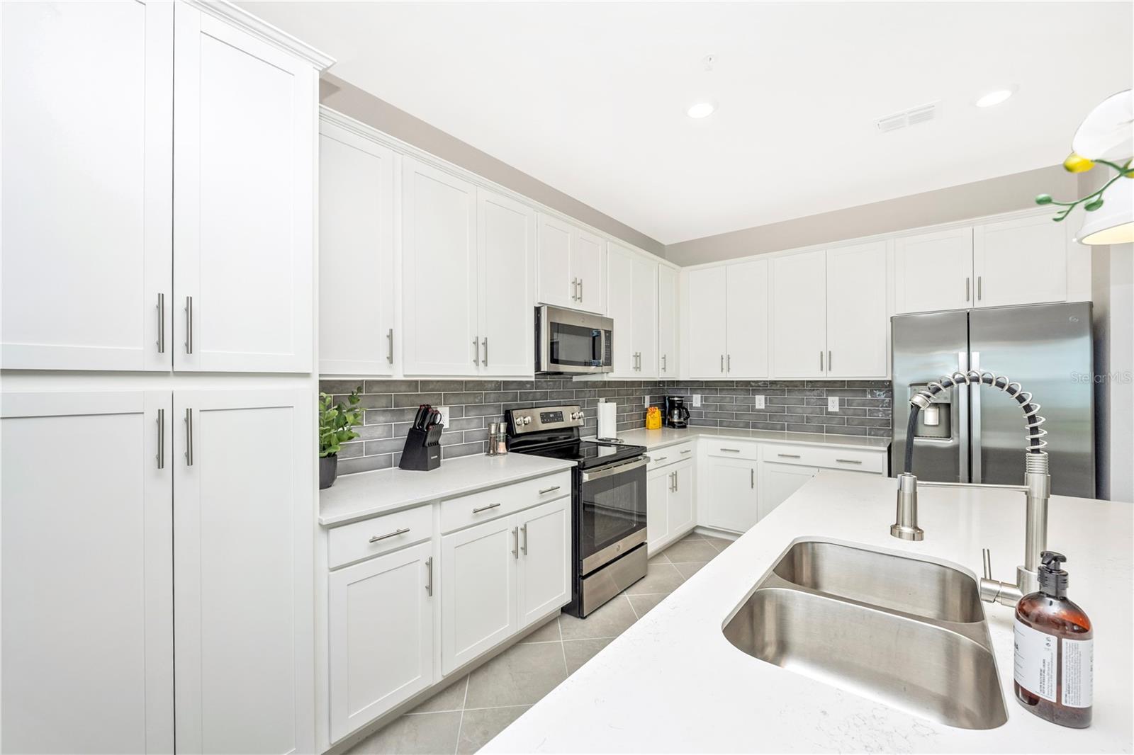 Image 4 of 100 For 12140 Wellen Golf Street 401