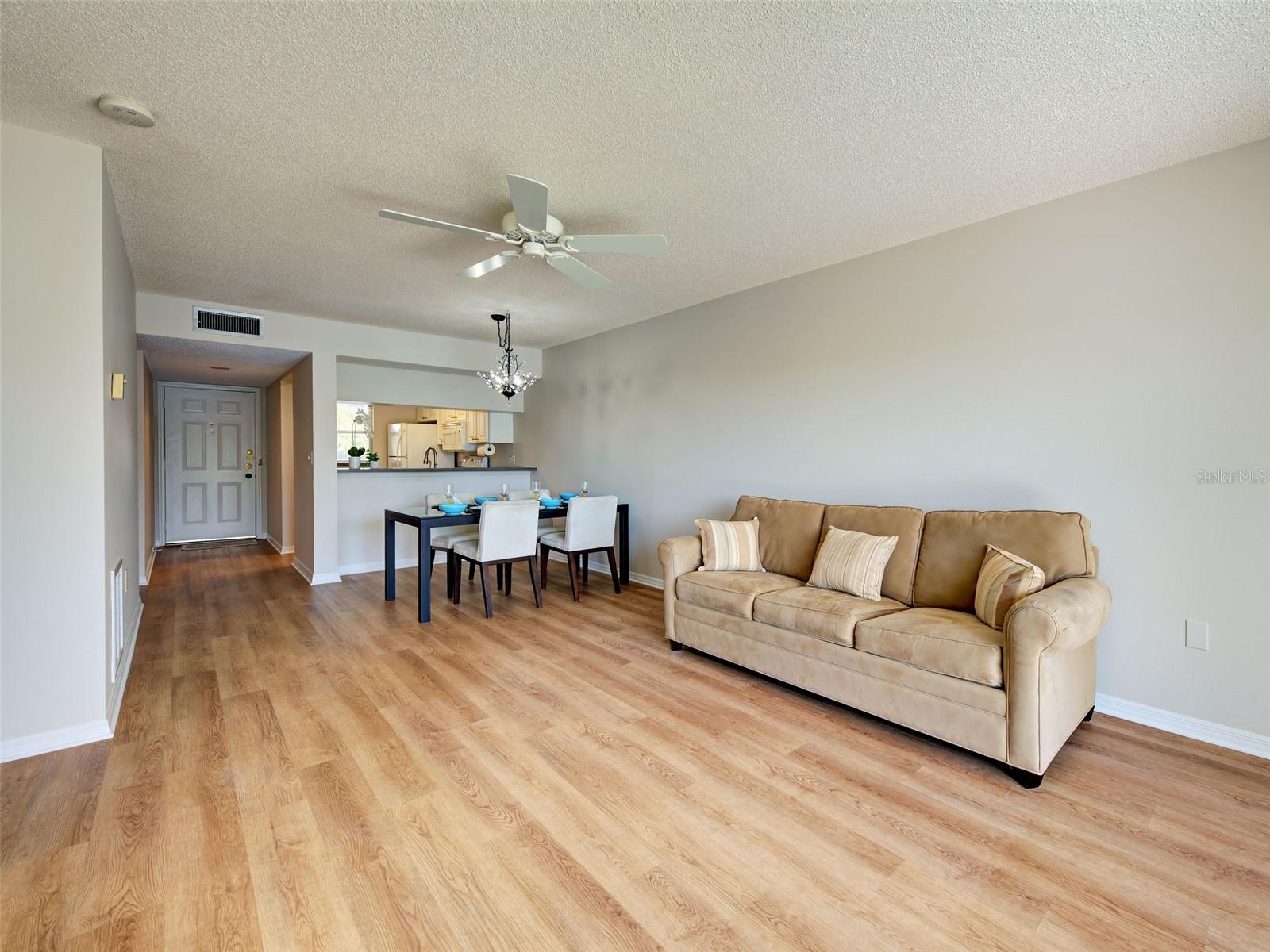 Image 25 of 54 For 406 Cerromar Circle N 222