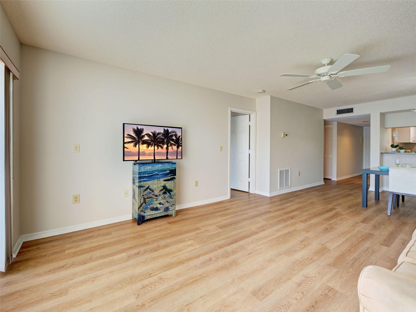 Image 26 of 54 For 406 Cerromar Circle N 222