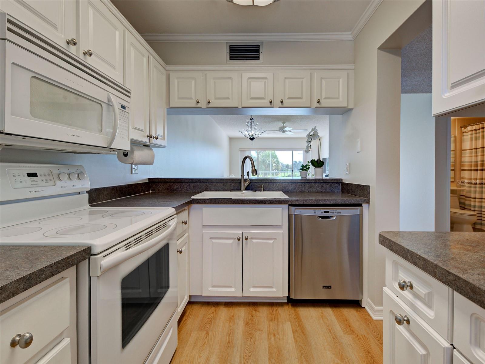 Image 9 of 54 For 406 Cerromar Circle N 222