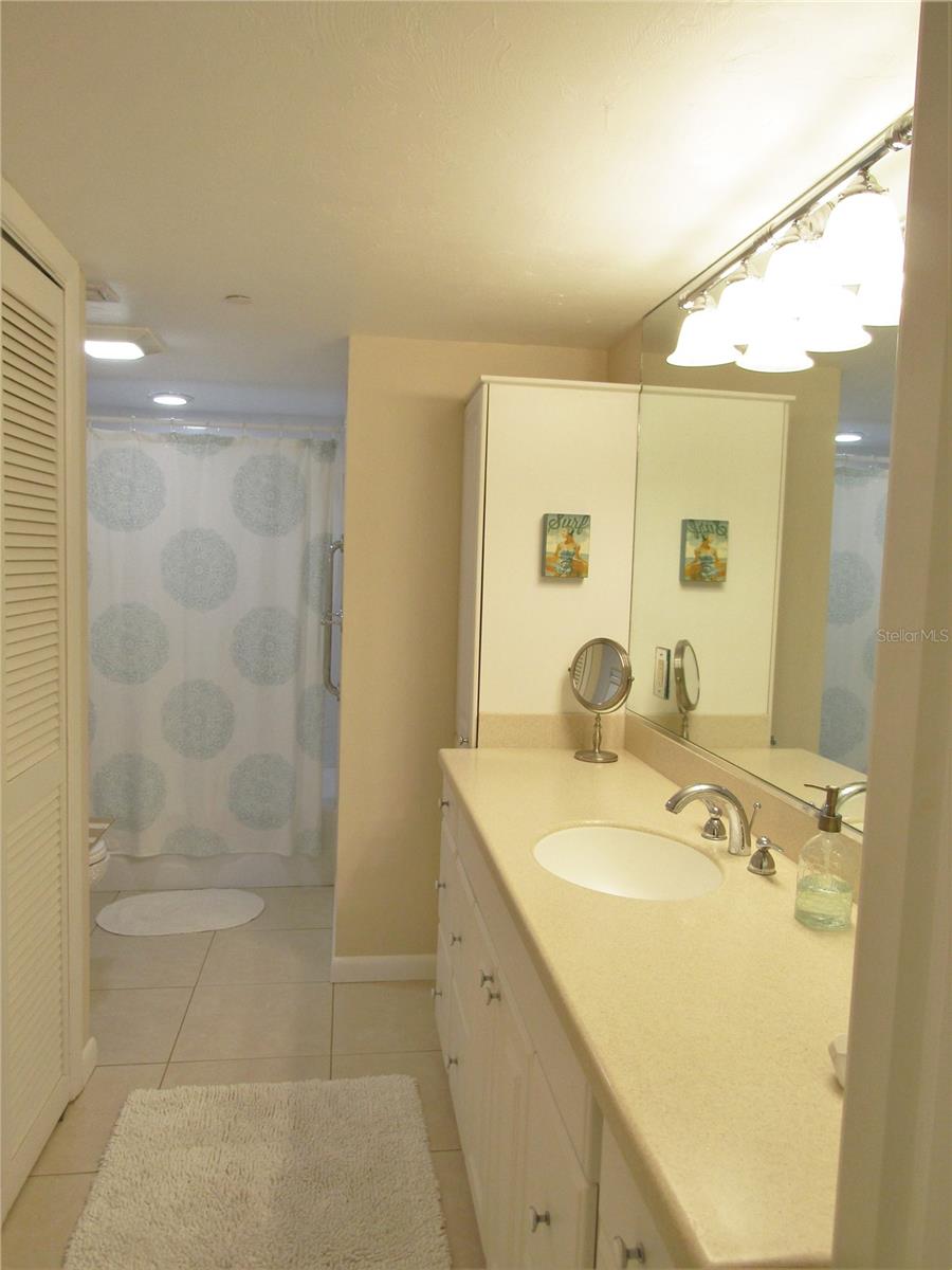 Image 13 of 18 For 627 Alhambra Road 803