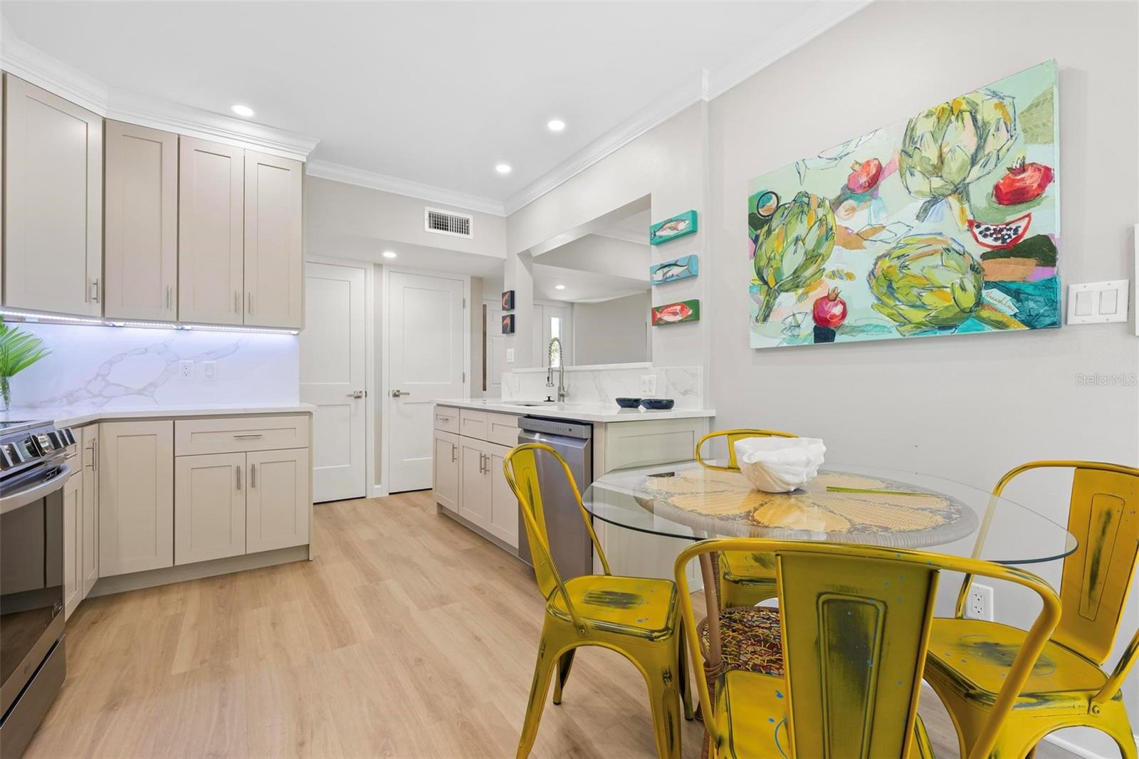 Image 17 of 47 For 6005 Beach Road 19