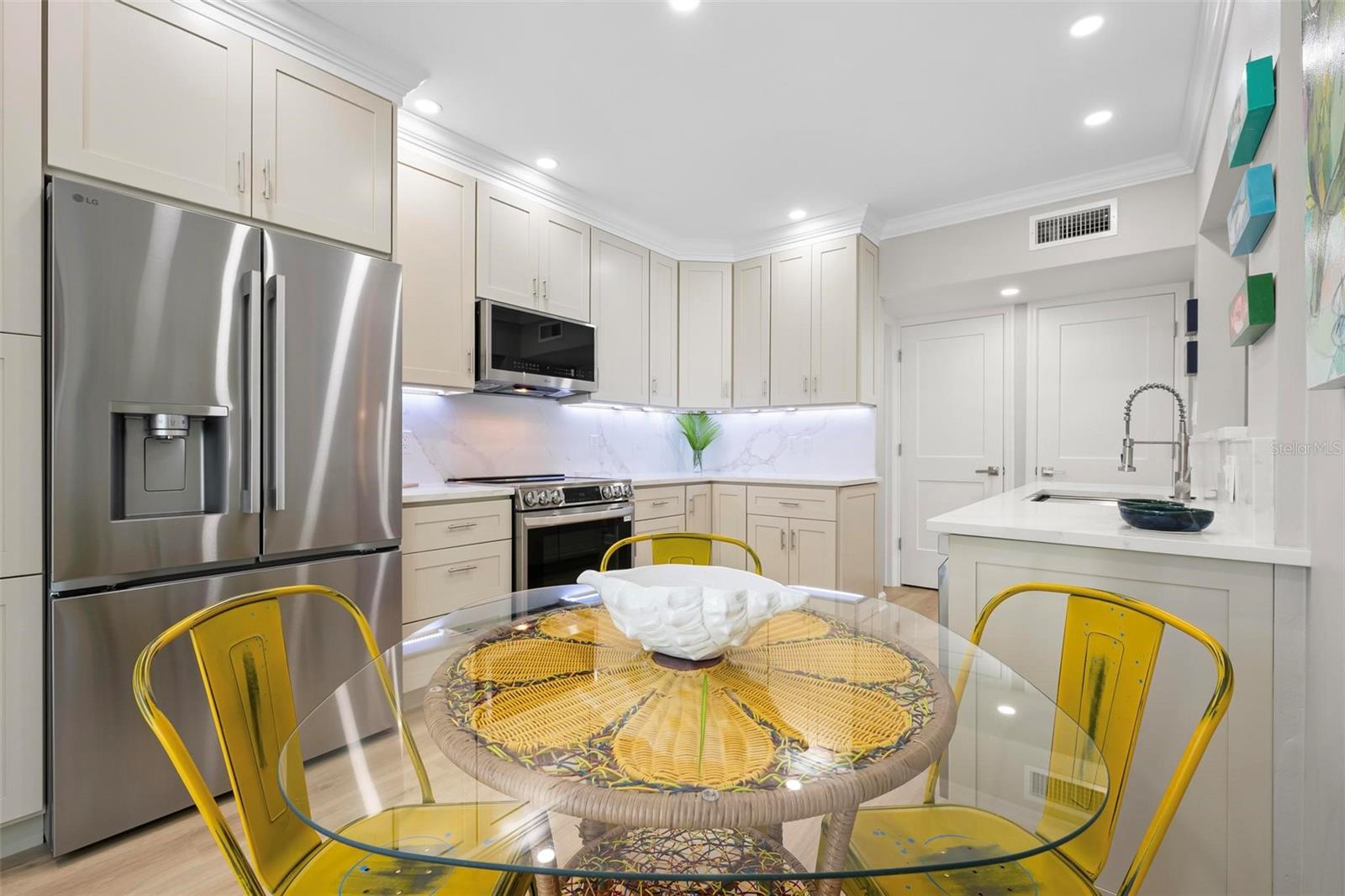 Image 18 of 47 For 6005 Beach Road 19