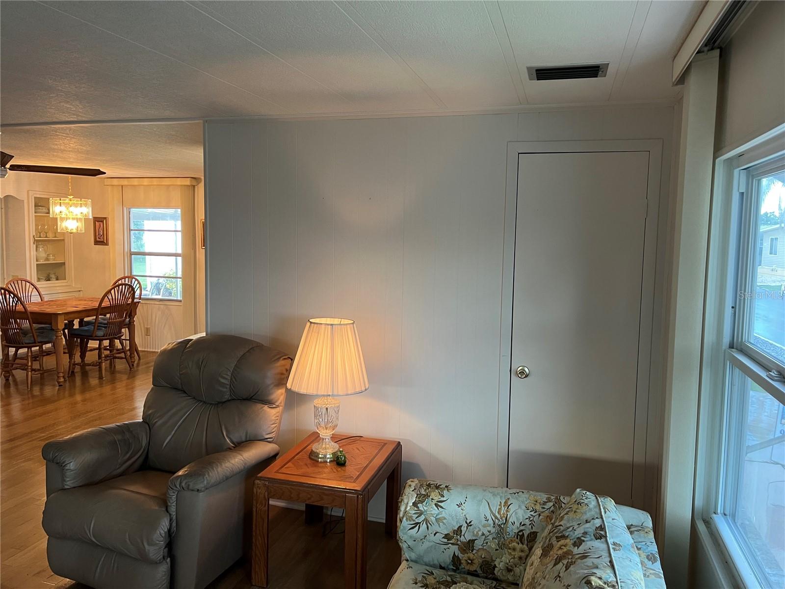 Image 12 of 44 For 806 Jolanda Circle