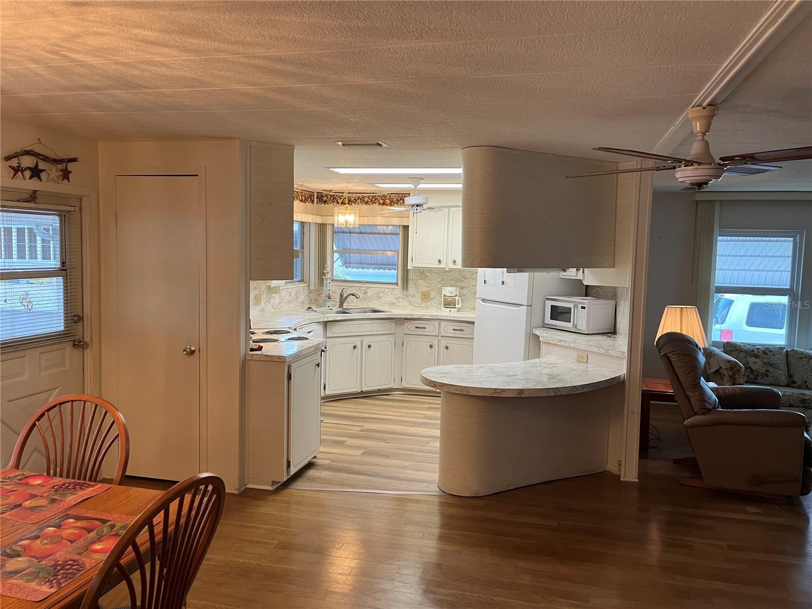 Image 21 of 44 For 806 Jolanda Circle