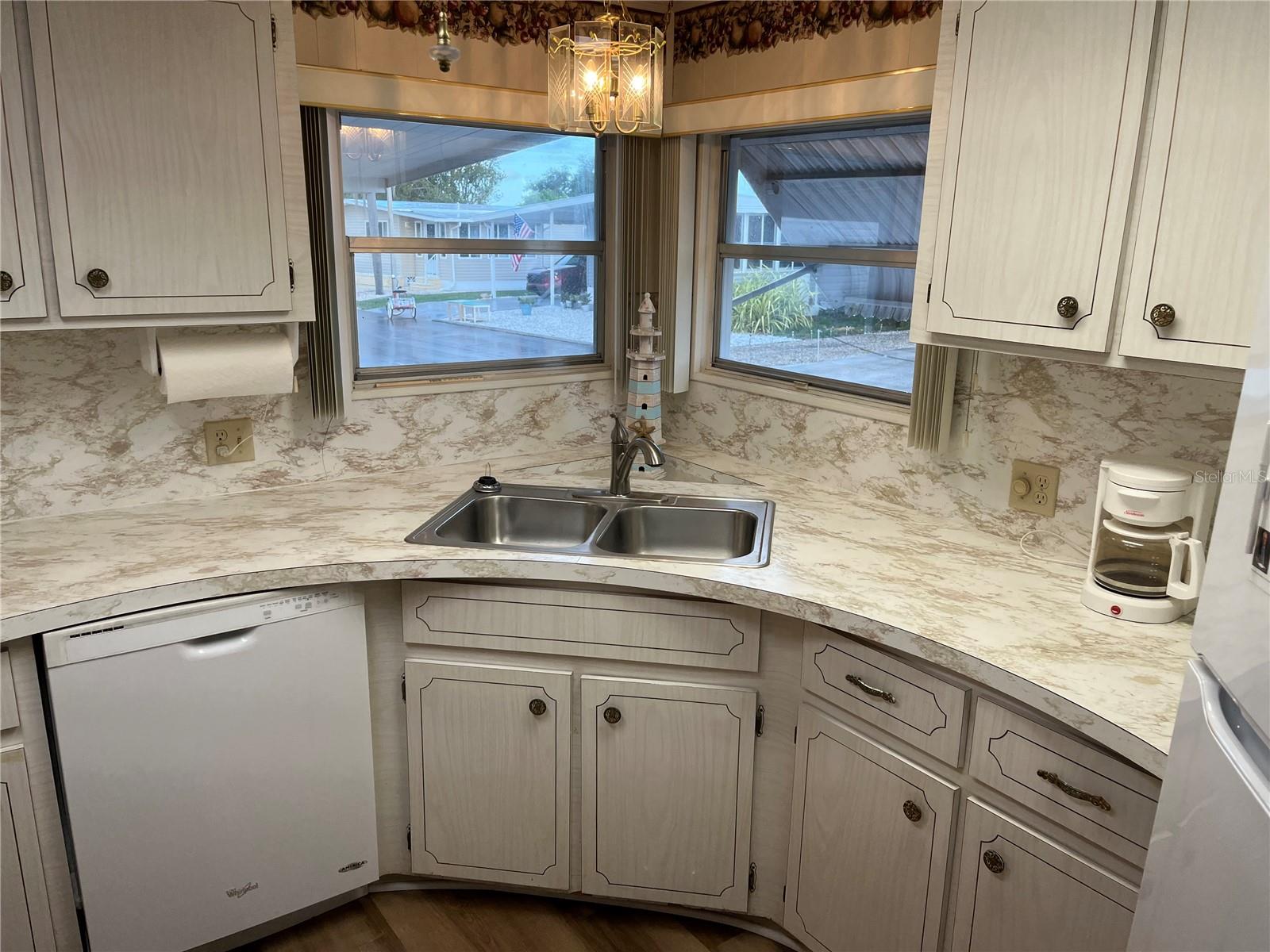 Image 24 of 44 For 806 Jolanda Circle