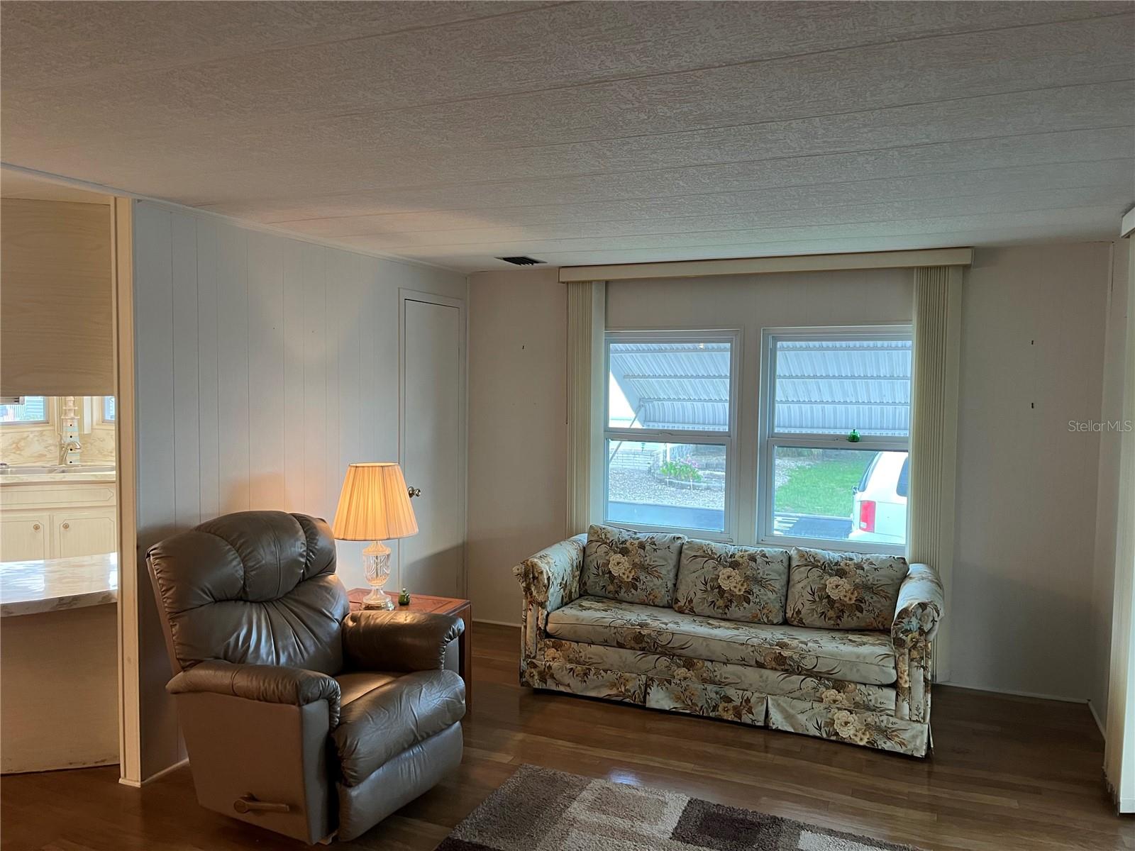 Image 9 of 44 For 806 Jolanda Circle