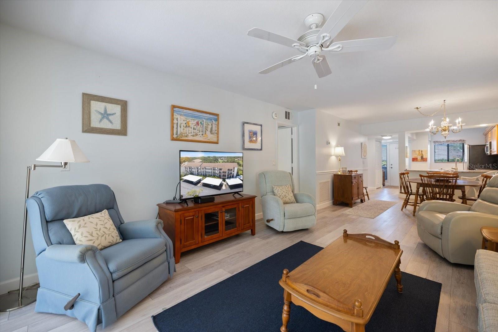 Image 13 of 35 For 832 Bird Bay Way 113