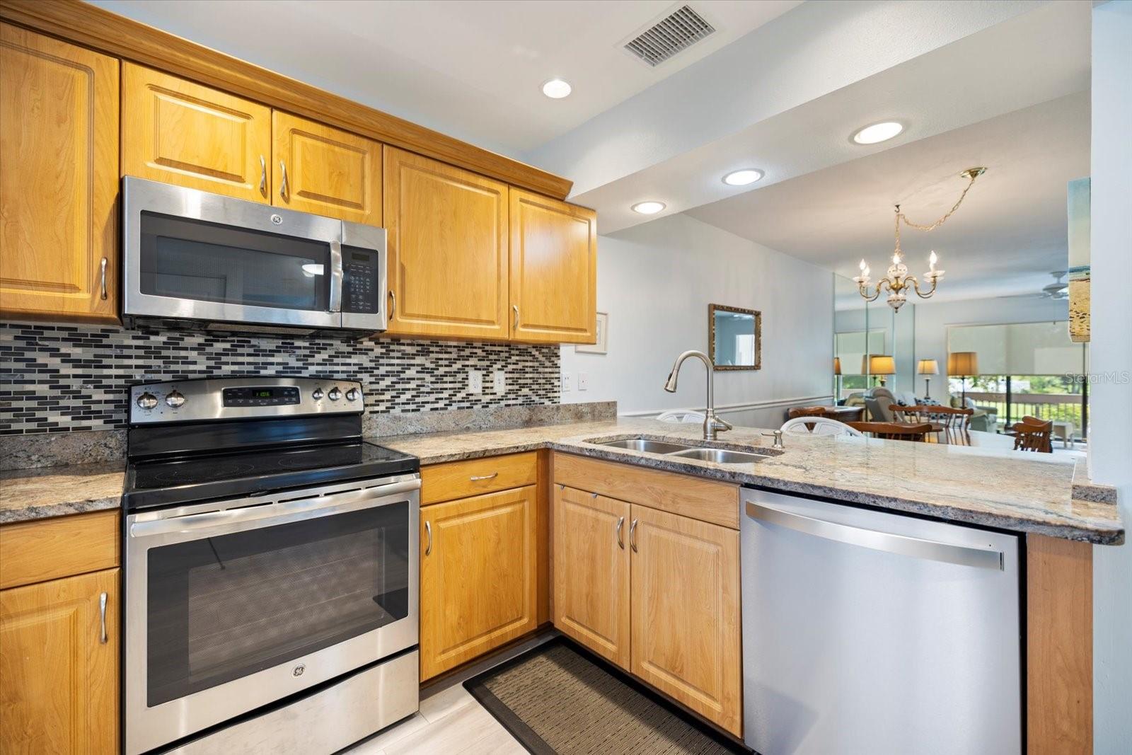 Image 7 of 35 For 832 Bird Bay Way 113