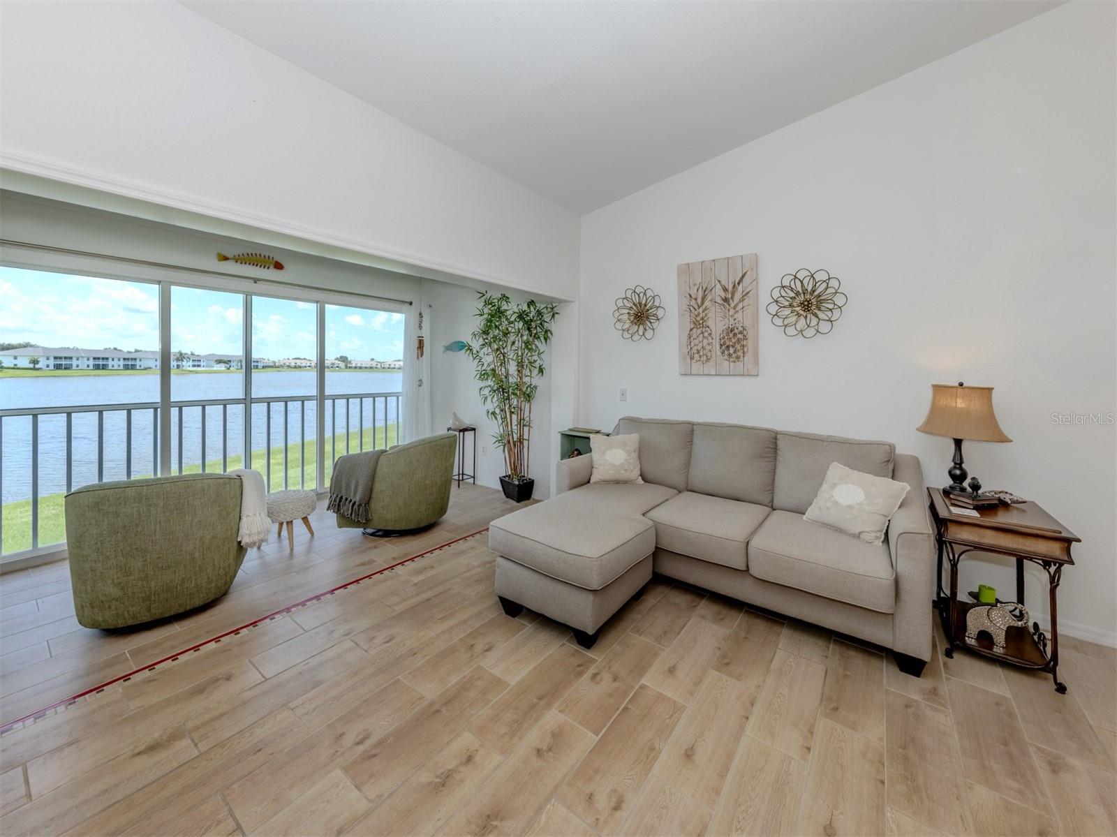 Image 10 of 73 For 26333 Nadir Road 105