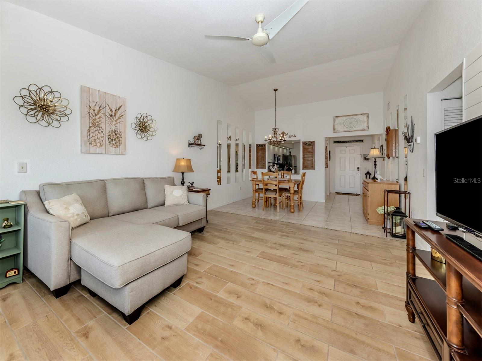 Image 14 of 73 For 26333 Nadir Road 105
