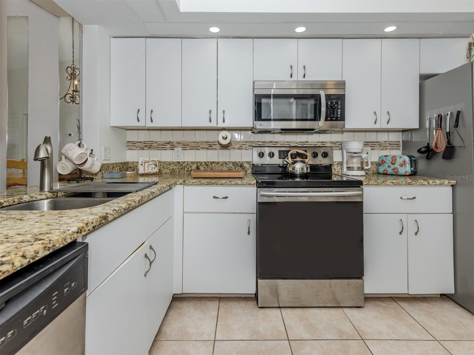 Image 19 of 73 For 26333 Nadir Road 105