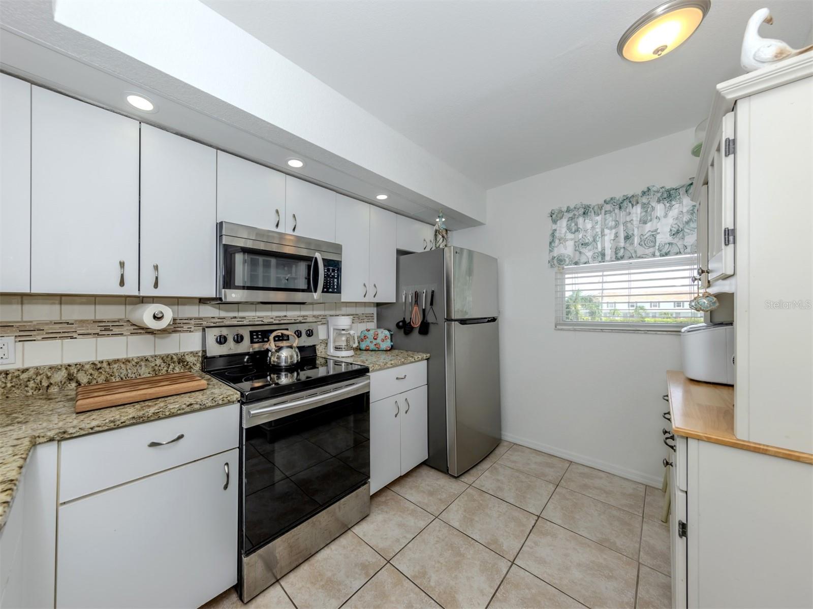 Image 20 of 73 For 26333 Nadir Road 105