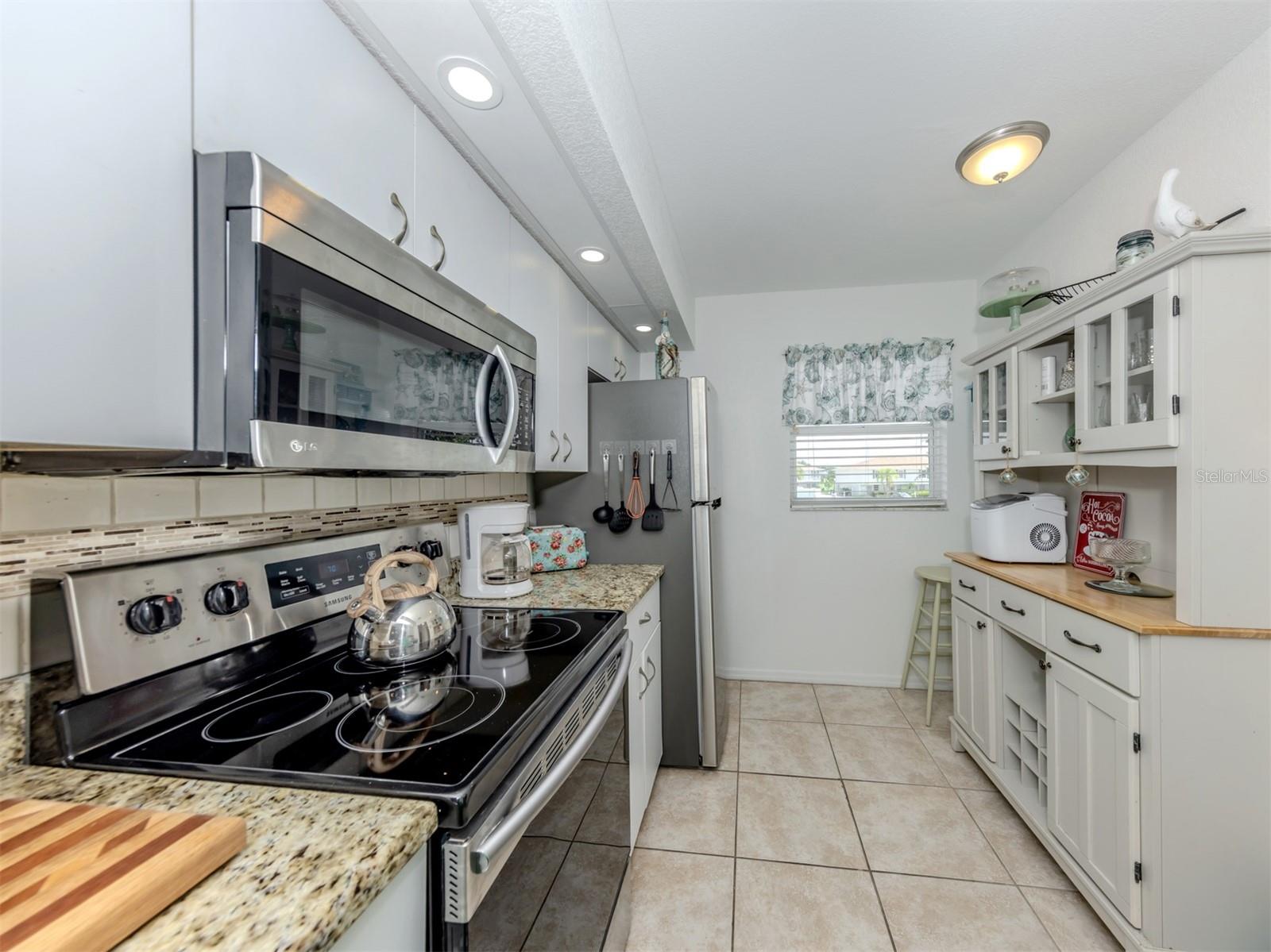 Image 21 of 73 For 26333 Nadir Road 105