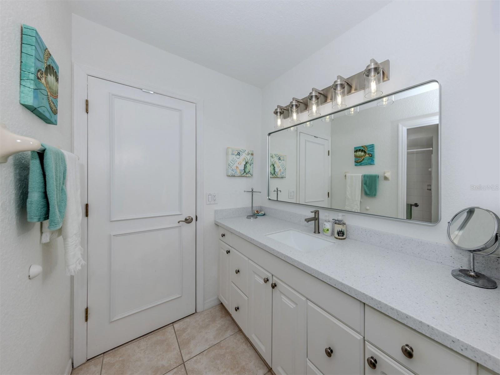 Image 27 of 73 For 26333 Nadir Road 105
