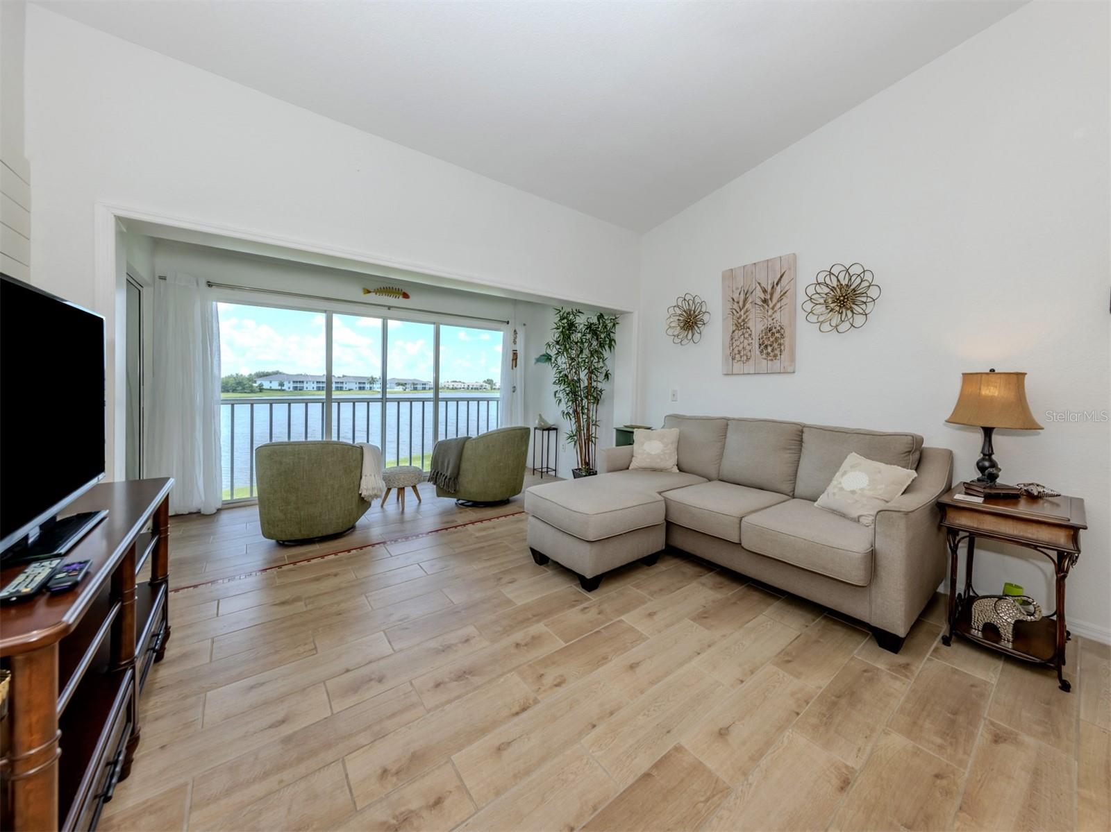 Image 9 of 73 For 26333 Nadir Road 105
