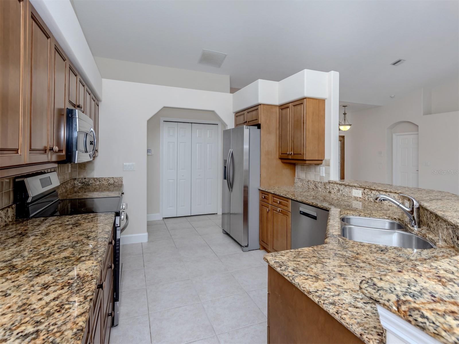 Image 14 of 61 For 208 Greywing Court