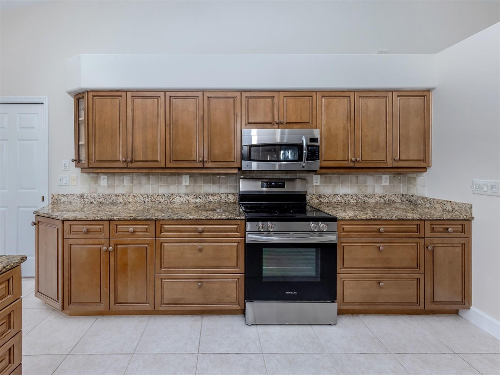 Image 17 of 61 For 208 Greywing Court