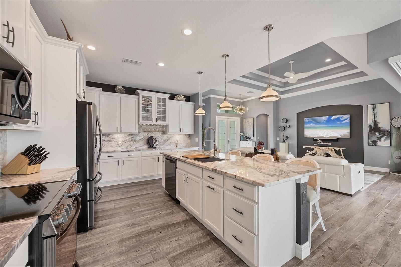 Image 18 of 73 For 15704 Lakeland Circle