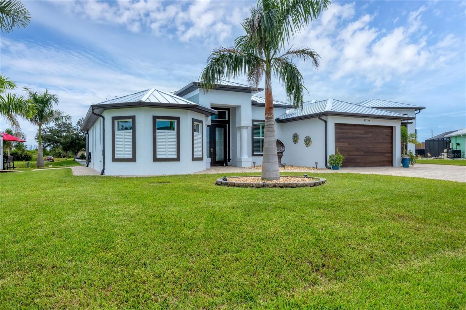 Image 6 of 73 For 15704 Lakeland Circle