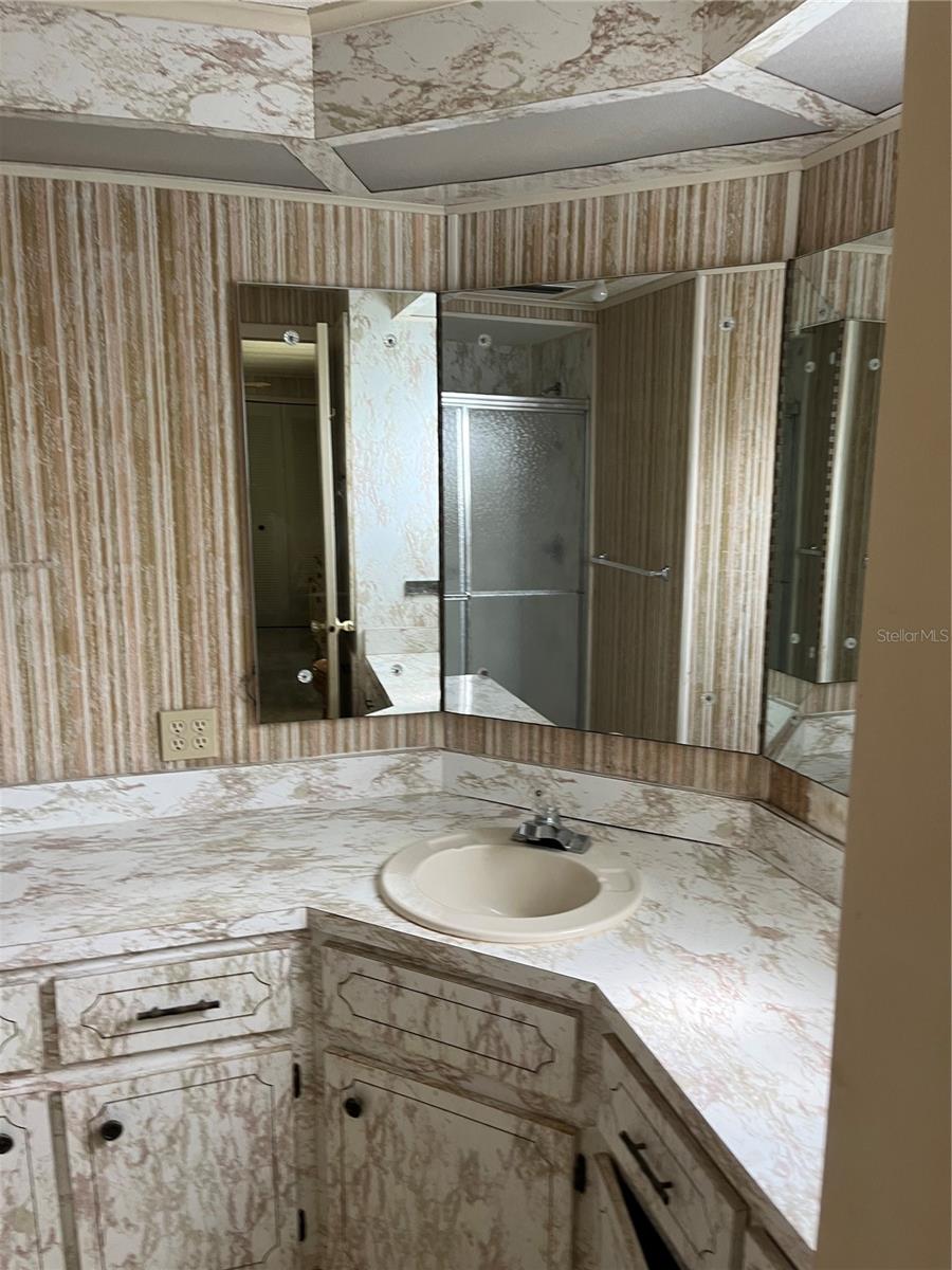 Image 31 of 37 For 807 Jolanda Circle