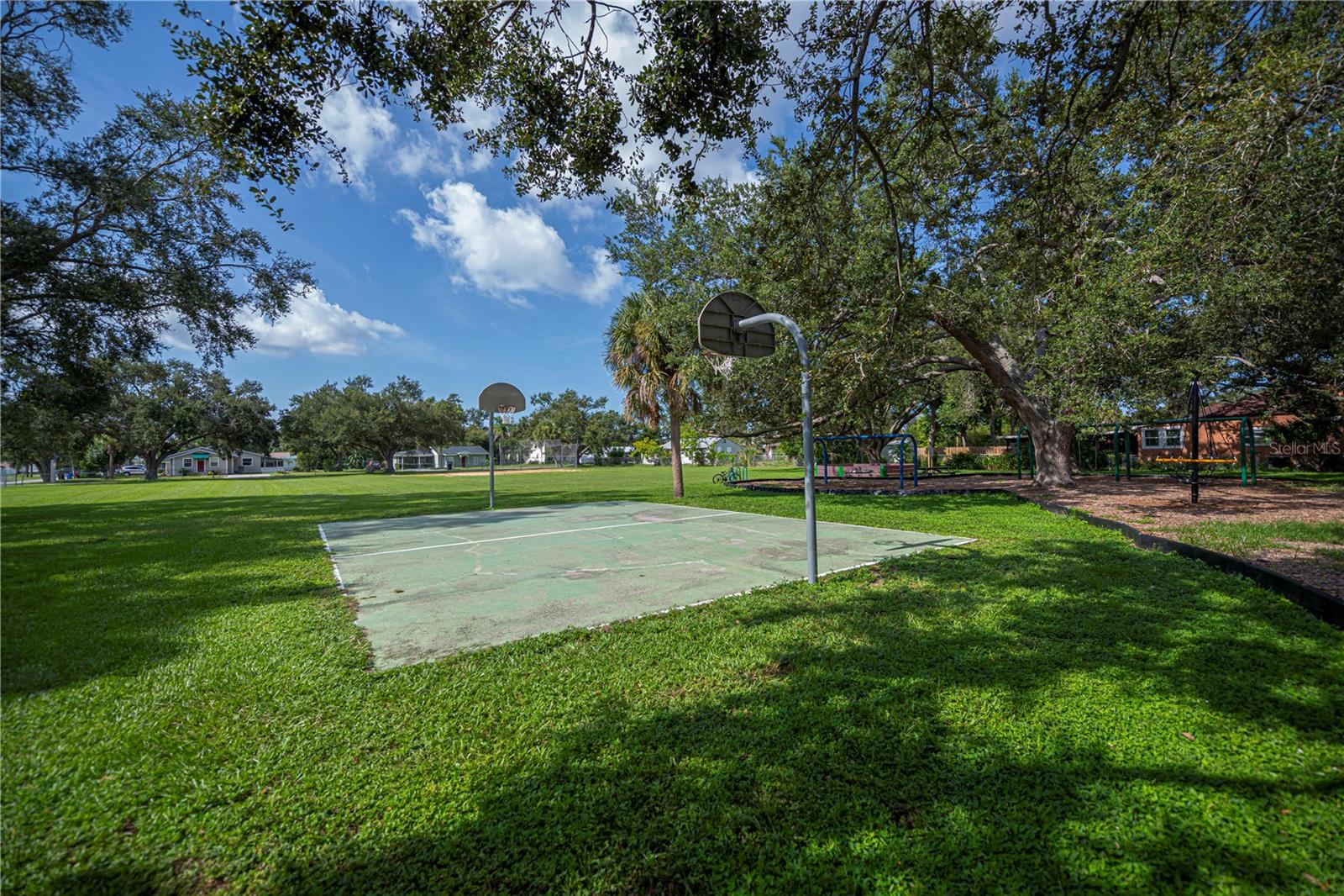 Image 49 of 64 For 809 Groveland Avenue