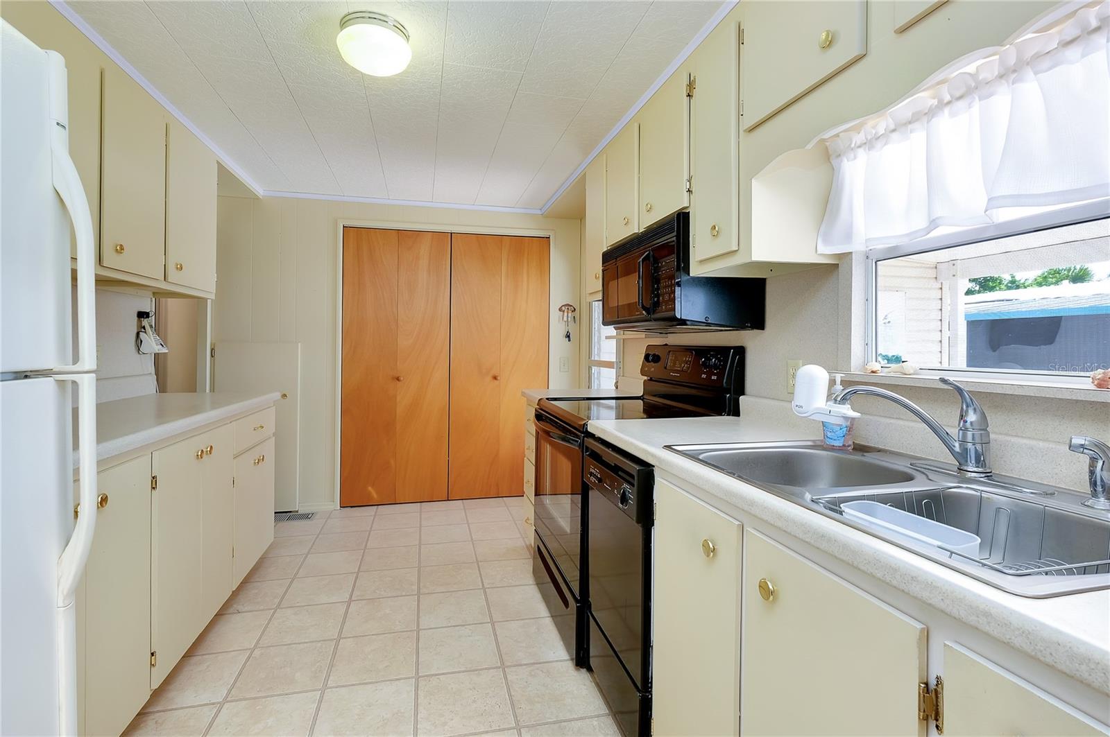 Image 5 of 41 For 209 Roma Road