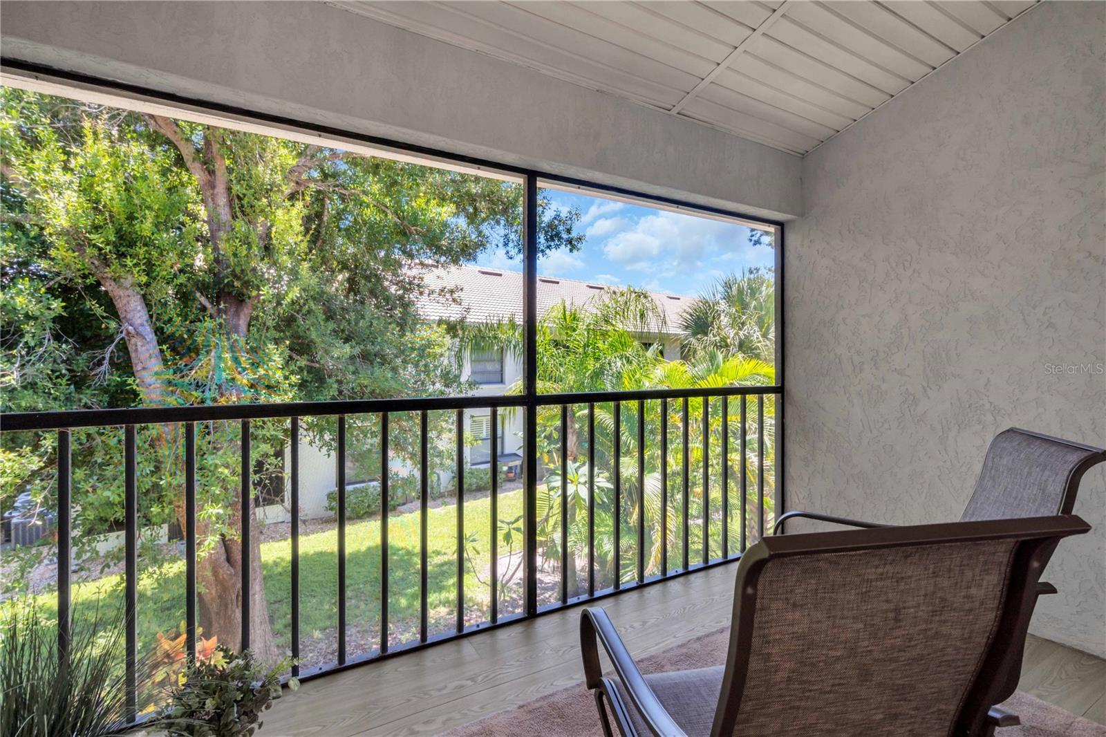 Image 23 of 43 For 932 Capri Isles Boulevard 216