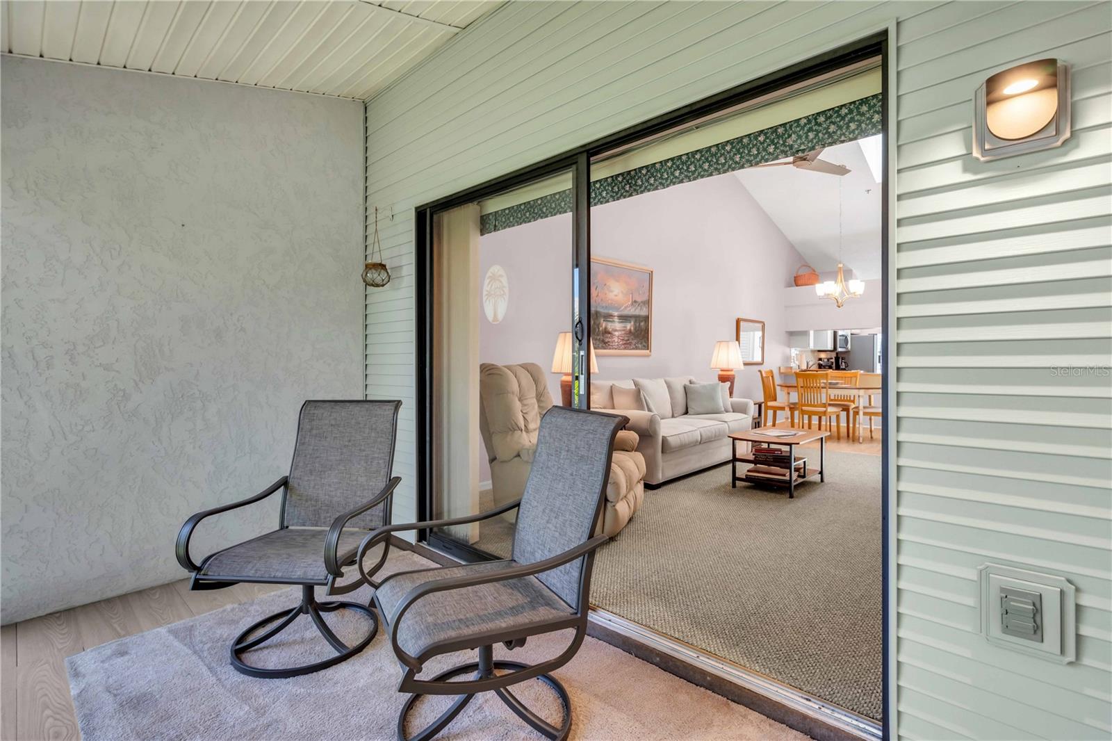 Image 24 of 43 For 932 Capri Isles Boulevard 216