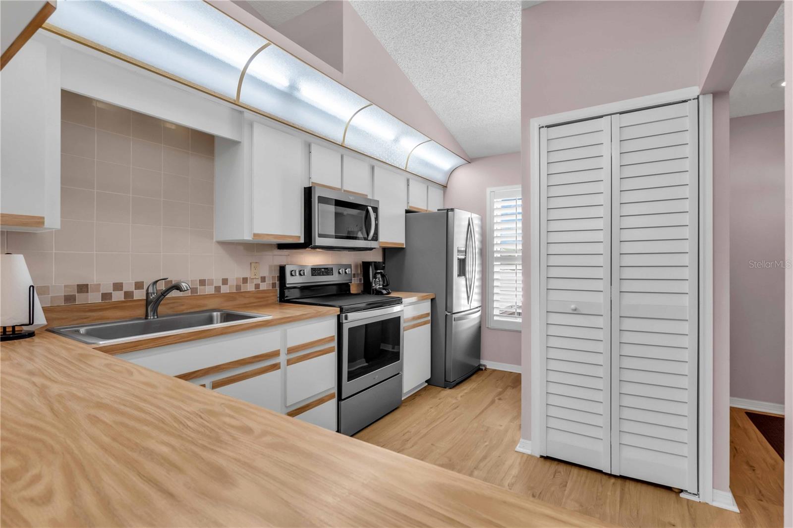 Image 5 of 43 For 932 Capri Isles Boulevard 216