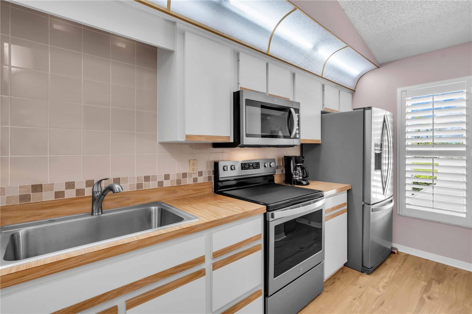 Image 6 of 43 For 932 Capri Isles Boulevard 216