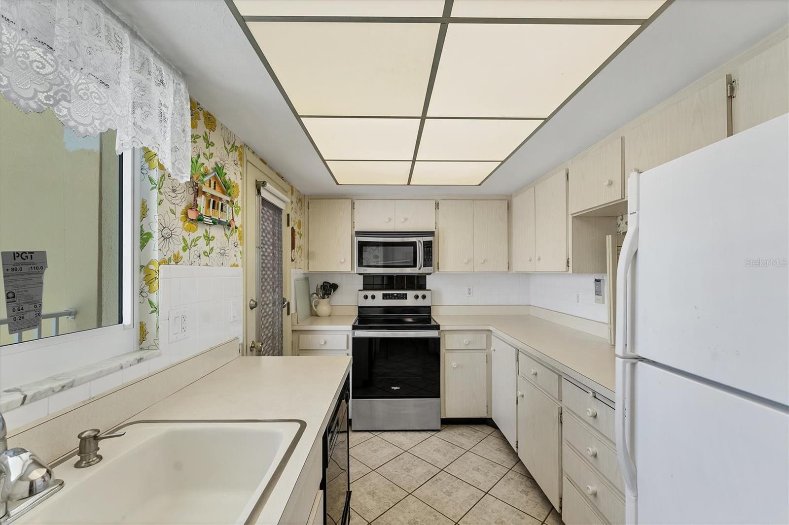 Image 12 of 39 For 1200 Tarpon Center Drive 306