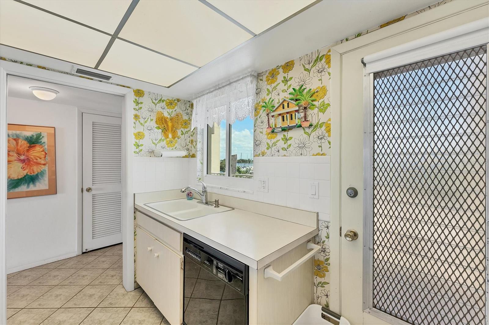 Image 13 of 39 For 1200 Tarpon Center Drive 306