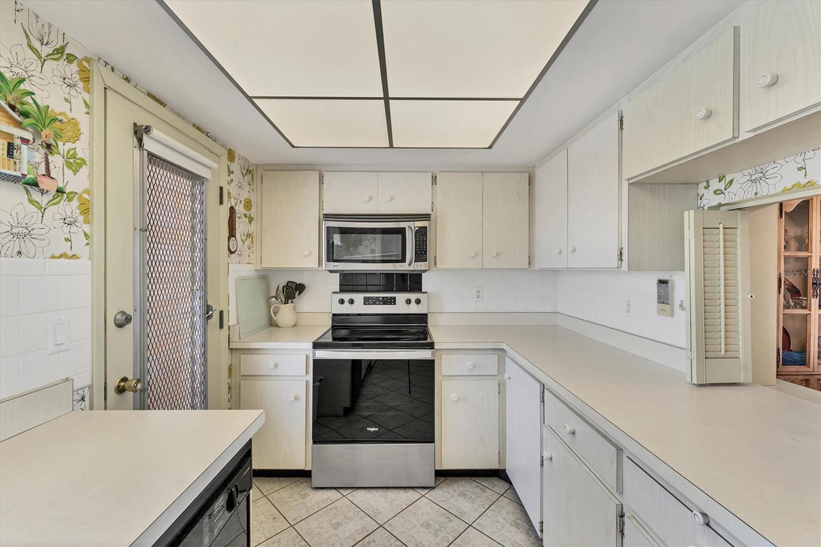 Image 14 of 39 For 1200 Tarpon Center Drive 306