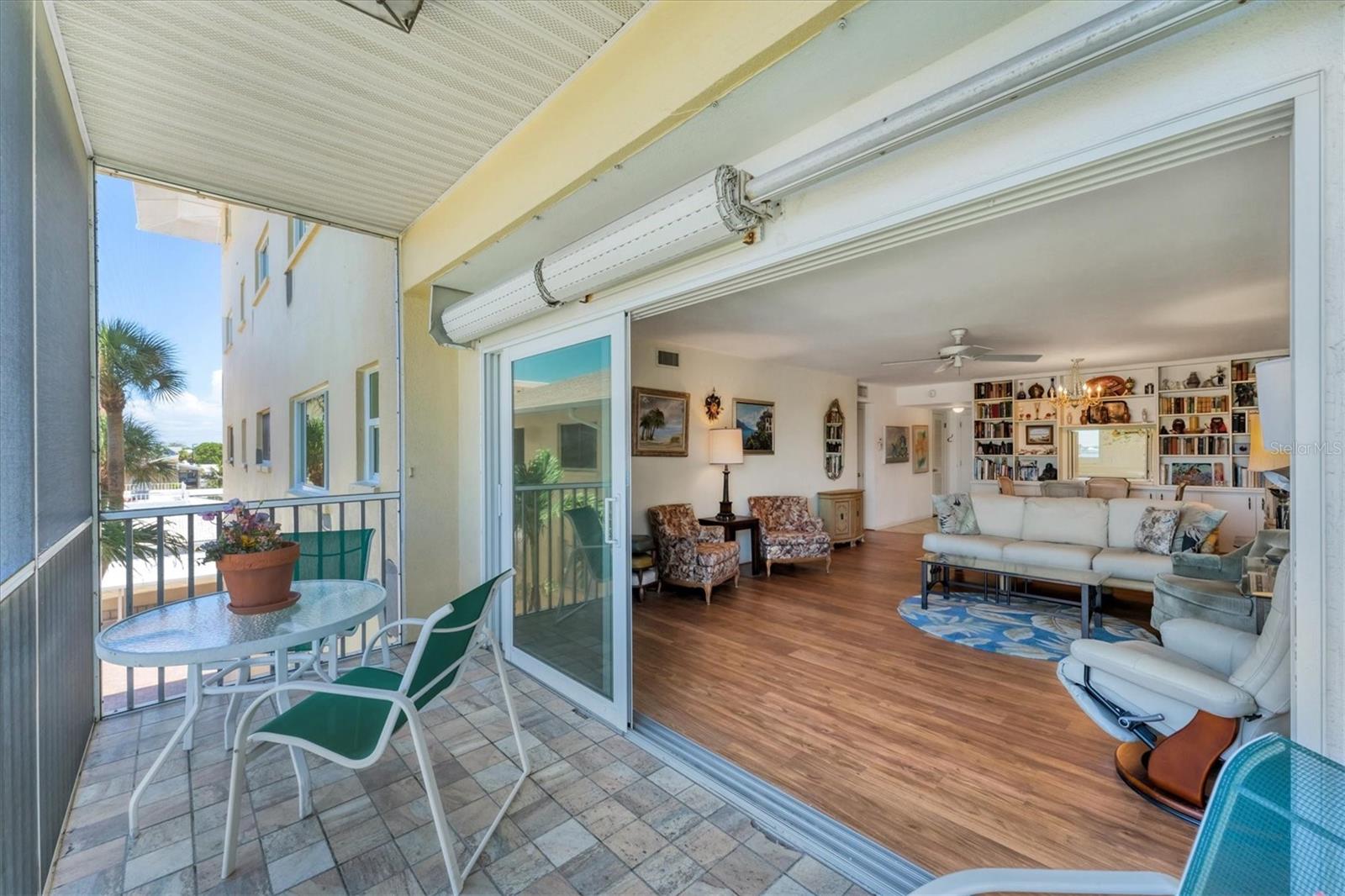 Image 21 of 39 For 1200 Tarpon Center Drive 306