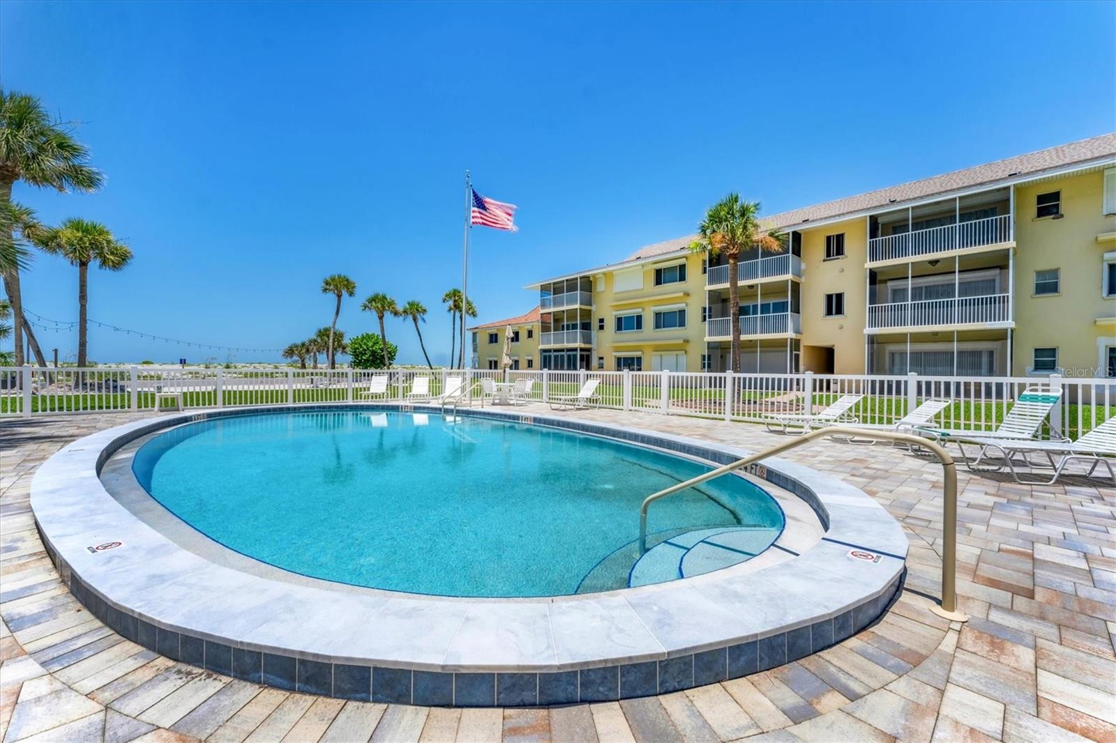 Image 25 of 39 For 1200 Tarpon Center Drive 306