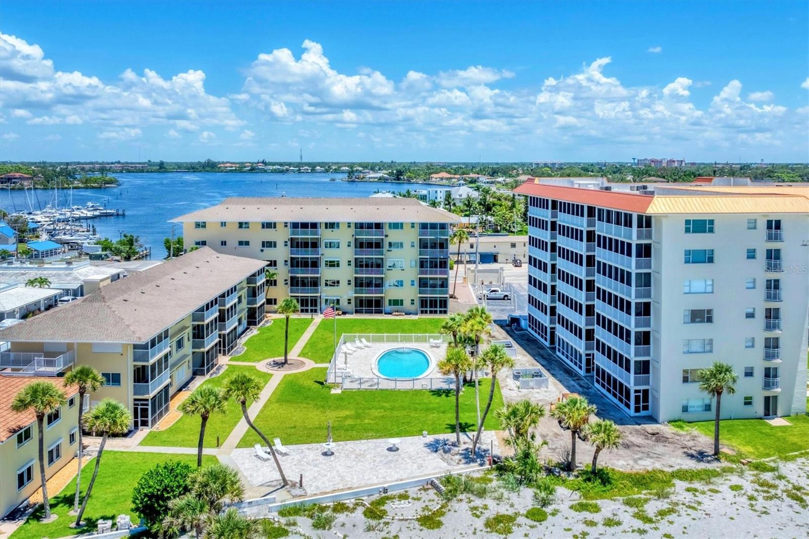 Image 29 of 39 For 1200 Tarpon Center Drive 306