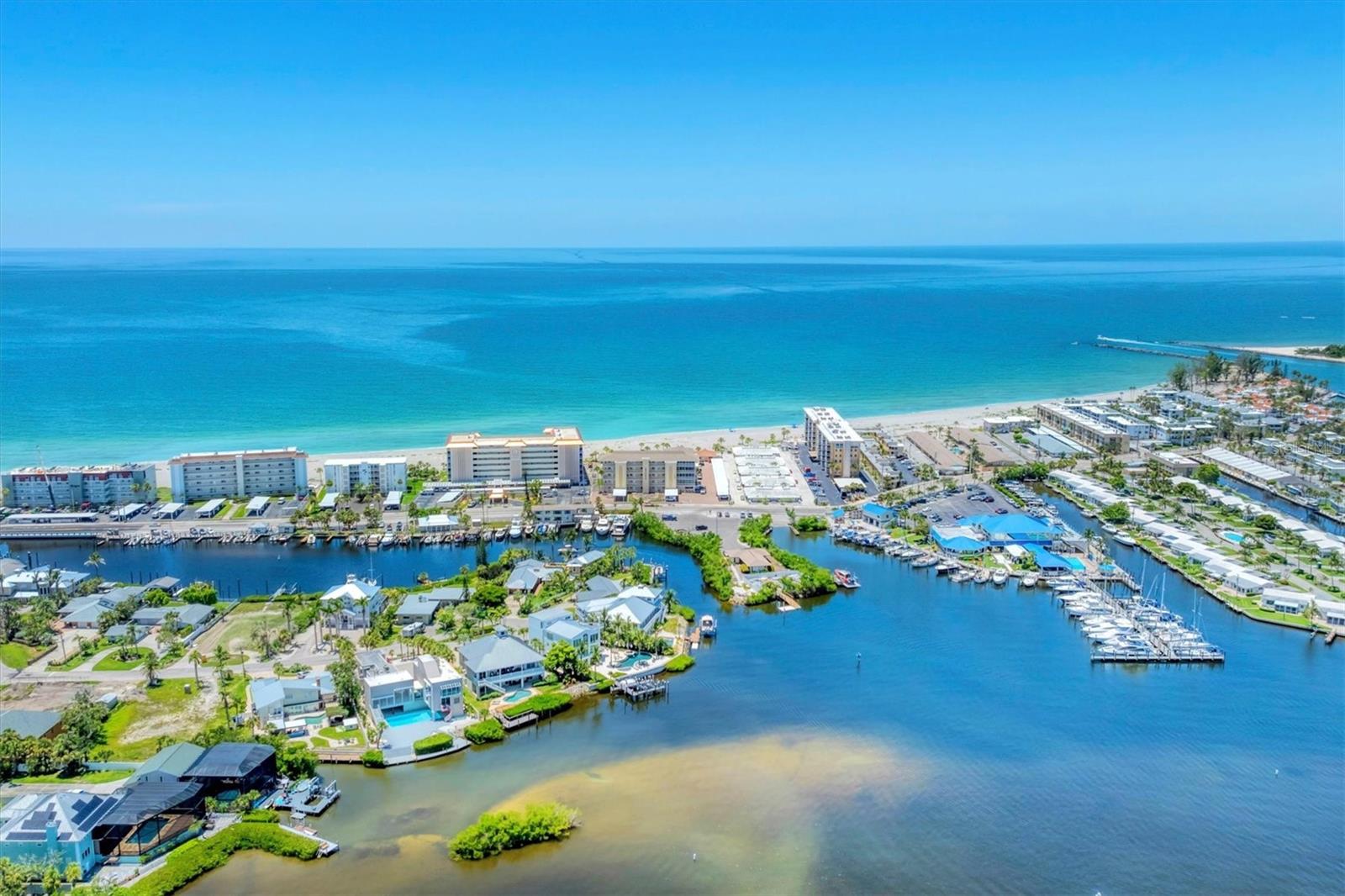 Image 33 of 39 For 1200 Tarpon Center Drive 306