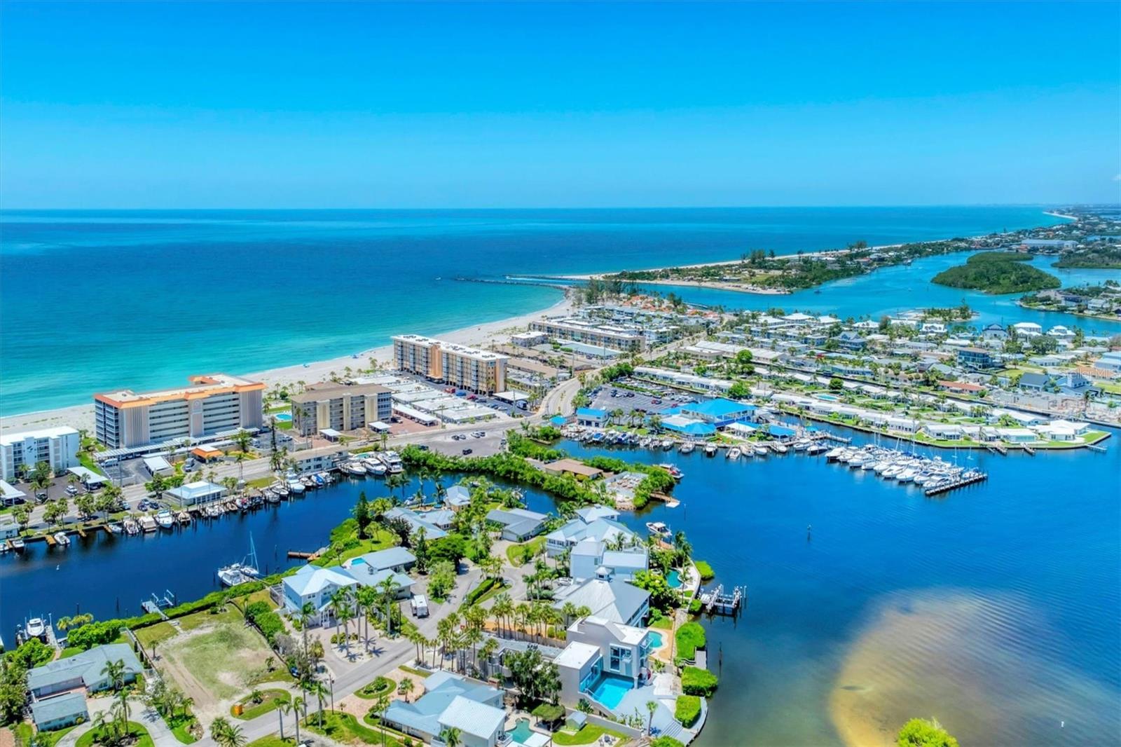 Image 34 of 39 For 1200 Tarpon Center Drive 306